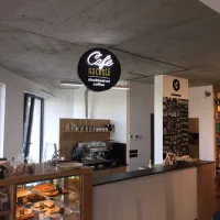 Café na Cestě výstrč ze stropu, Cafe - NEON

 <div class="gallery-item-img-tags">oboustranné panely - výstrče | atypická reklama</div>