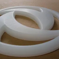 3D logo Dong feng. Materiál: plexisklo opál.