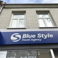 Blue Style Travel Agency v Kladně.
  <div class="gallery-item-img-tags">atypická reklama | bondové panely | oboustranné panely - výstrče</div>