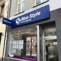 Blue Style Travel Agency v Kladně.
  <div class="gallery-item-img-tags">atypická reklama | bondové panely | oboustranné panely - výstrče</div>