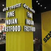 Fine Indian Fastfood - precizně oddistancované prosvětlená písmena
<div class="gallery-item-img-tags">samostatná písmena</div>