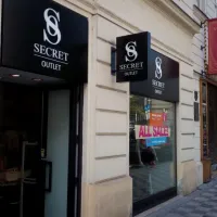 Secret Outlet - Světelná výstrč + nástěnná reklama

 <div class="gallery-item-img-tags">oboustranné panely - výstrče | bondové panely | jednostranné panely</div>