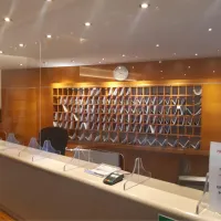 Velká přepážka do hotelové recepce