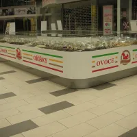 Veselá veverka - polepy + plastické logo z barevného plexiskla. 
 
<div class="gallery-item-img-tags">Fóliová grafika | Samostatné znaky</div>