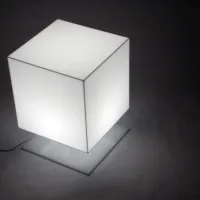 Kostka z plexi - opálové plexi tl. 4 mm, slepené led žárovka