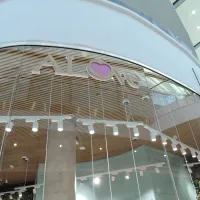 Alove Praha Letňany.
Prosvětlená písmena lepená na sklo.

<div class="gallery-item-img-tags">samostatná písmena | atypická reklama</div>