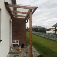 Zastřešení vchodových dveří: Plný polykarbonát