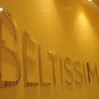 Beltissimo
<div class="gallery-item-img-tags">Samostatné znaky</div>