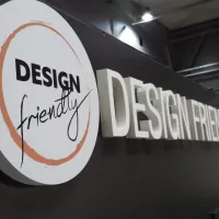 Polystyrénová reklama Design Friendly. 
 <div class="gallery-item-img-tags">Atypické reklamy | Samostatné znaky</div>