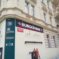 Burger Bar - světelná písmena, Pivovar Uhříněves - výstrč.
    <div class="gallery-item-img-tags">jednostranné panely | samostatná písmena | bondové panely | oboustranné panely - výstrče</div>