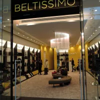 Beltissimo - plexi písmena polepená folií, vložená do bondového panelu. 
 <div class="gallery-item-img-tags">jednostranné panely | bondové panely</div>