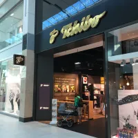 Tchibo projedna Praha. Světelná výstrč, logo Tchibo, boční obložení se LED obrazovkou.
   <div class="gallery-item-img-tags">samostatná písmena | atypická reklama | bondové panely | oboustranné panely - výstrče</div>