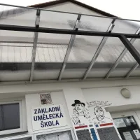 Pergola s hliníkovou konstrukcí. Sedlčany základní umělecká škola.