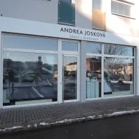 Andrea Josková - salon Uhříněveš - dibond panely
 <div class="gallery-item-img-tags">bondové panely | jednostranné panely</div>